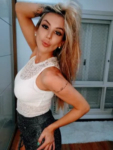 Por favor, me convide para ser sua amiga - Please invite me as your friend. de Caroll_Ass  3 Imagens