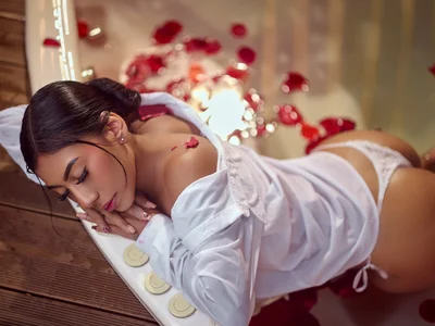 hot shower de sophieBlair_  7 Imagens