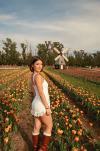 EmmaHazee Traveling the WORLD! Pic 8