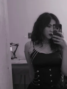 Laura_Karamazov Public Billede