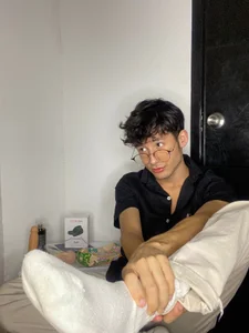 dimitri_targaryen me <3  2টি ছবি