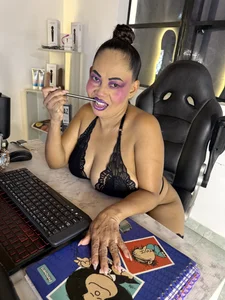chiquimaturesexyのSexy secretary❤️‍🔥の 3枚の写真