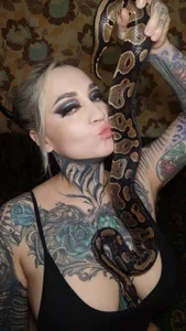 MistressDarkSindel Mistress and her snakes Foto 4