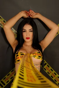 danna_berlin_ I am dangerously unforgettable Foto 4