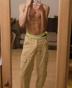 Hung__bottoM Public Foto
