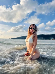 InterGirl Public Bilde