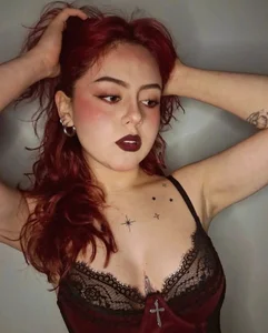 crimson_tati_ Goth mommy or... Goth gf? 🖤🕸️🕷️ Pic 2
