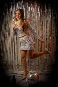 MatureyulyetGlow on the outside, fire inside.图片 3