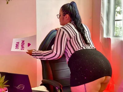 EmmaSymon sexy in the office Pic 5