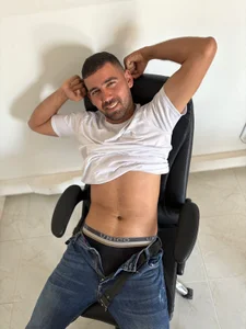 magnus_serket WOULD YOU LIKE TO SEE ME?  2টি ছবি