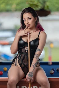 SarahCastro1_ A game of billiards? 💕🎱 Εικόνα 3