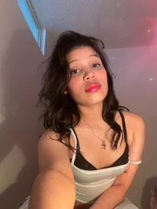 Mia_Scarlett18 Public Pic 3