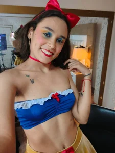 TaraaHot Cute girl Pic