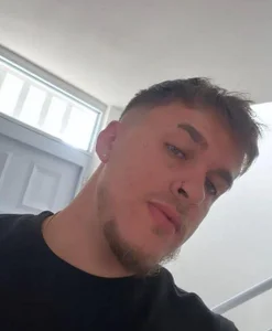 keane_lee_ 💚 Green eyes made for trouble. รูป  2