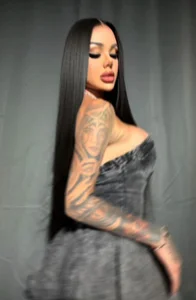 Ts_huge Public Foto