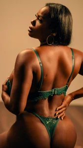 huge_boobs_ebony_ To finish on my tits Pic 3