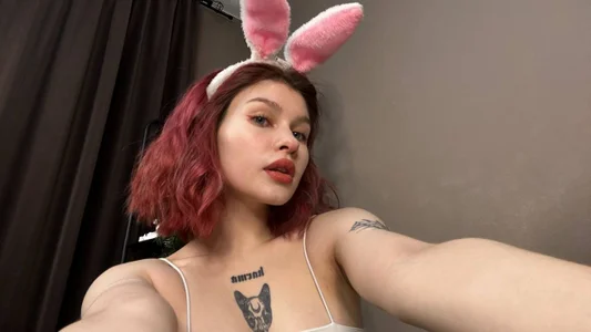 What is under skirt? de RinaIvory  Imagens