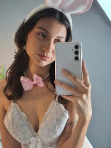 Cloe_Black Play with this bunny Bilde 4