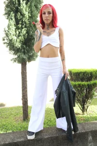 kathlyn_69 White looks good on me, it makes me feel sensual Foto 3