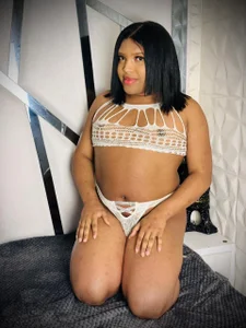 ShanayaKops kullanıcısının “I don’t need to get closer… you already feel me.” 👀🔥 albümü -  4 fotoğraf