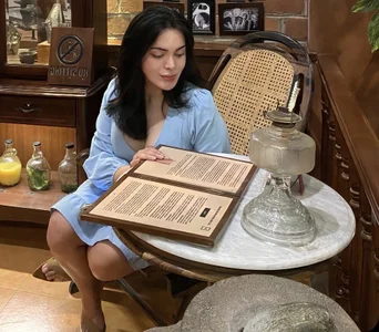 TS-SimplyTheBest she s an old soul with a young eyes, a vintage heart and a beautiful mind slika