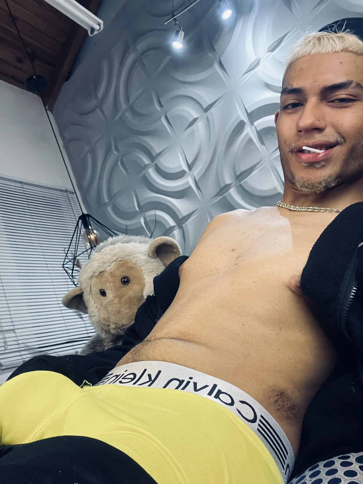 ภาพที่กำลังนิยมของ ItsZairen  6637