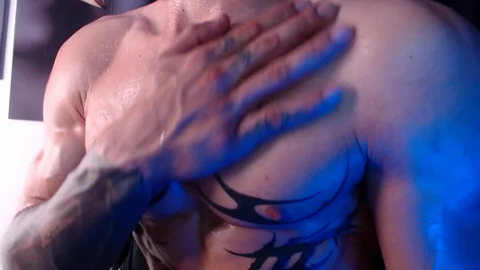 hot chest od AlbertBernal69  6 snímek