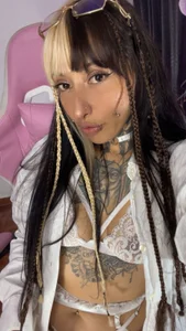 HollyHudsonn Public 사진 5