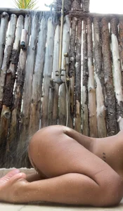 it's hot od AngelineConnor  2 snímek