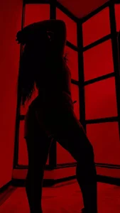 Sara_Bdsm_ red hot Immagine  4