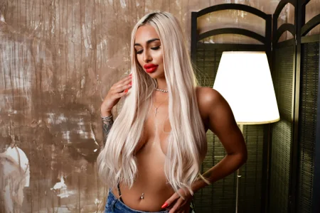 GoldenAmberのBlondieee 💖の 5枚の写真