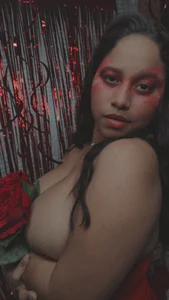 EmiliWilliams Valentine's Day 💐 Pic 2