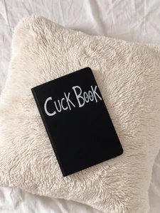 oopsie_boobsie CUCK BOOK Pic