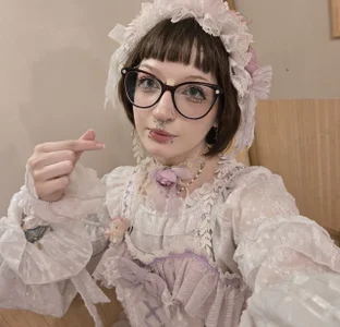Lily_Arden Public Pic 4