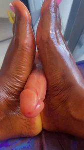 Foot job🍆 😋🤑 od Bustyprincess1  2 snímek