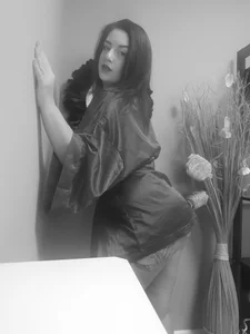 RED CLOTHES AND SEXY MOOVES de BrendaSkye  Imagens