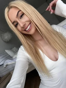 Belle_Blondy Public Pic 8