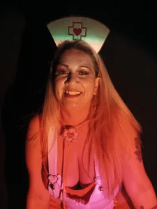 yayita_mature sexy nurse Immagine  4