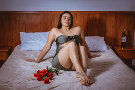 𝗗𝗮𝘁𝗲 𝗶𝗻 𝗯𝗲𝗱? 𝗨𝗳𝗳 🔥💓 de Eyes_Duque  4 photos