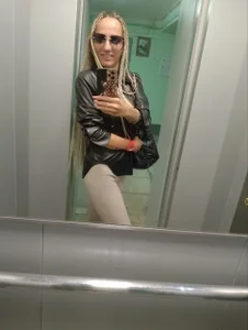 MonicaMaxwel Public Pic