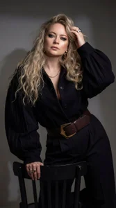 CharlotteKerti Public Bilde