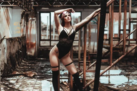 babi_vale between broken walls and strong curves Pic 5