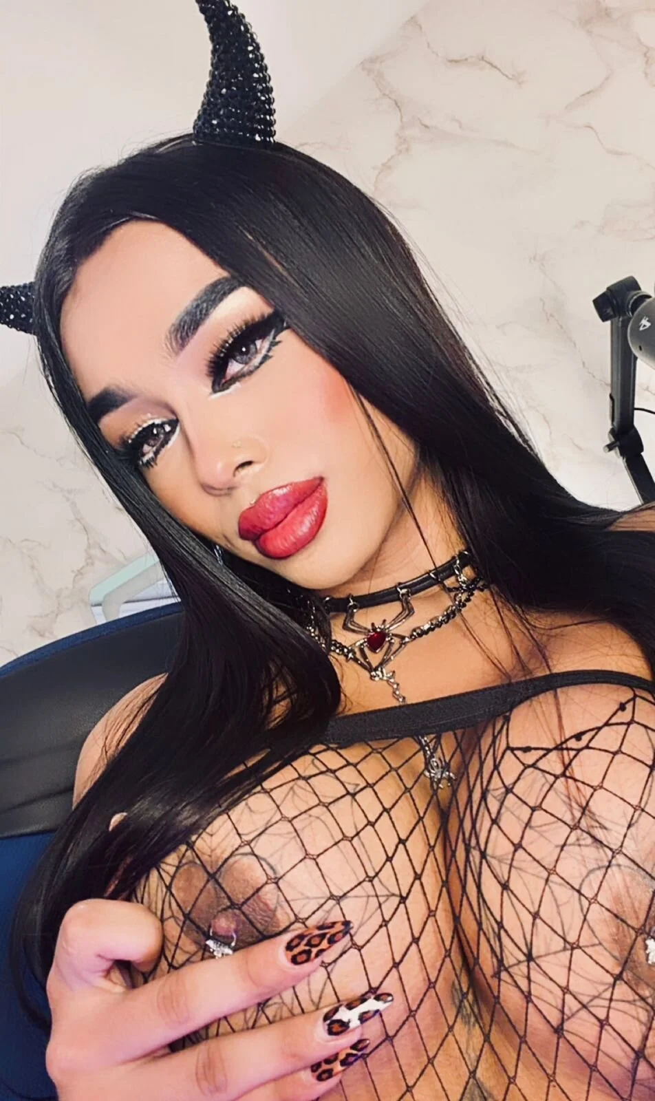 tinaqueen_noaのToday I want attention... all of it 😈💋の枚の写真