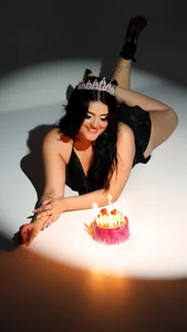 Maddysex_ IT'S MY BIRTHDAY! Pic 3