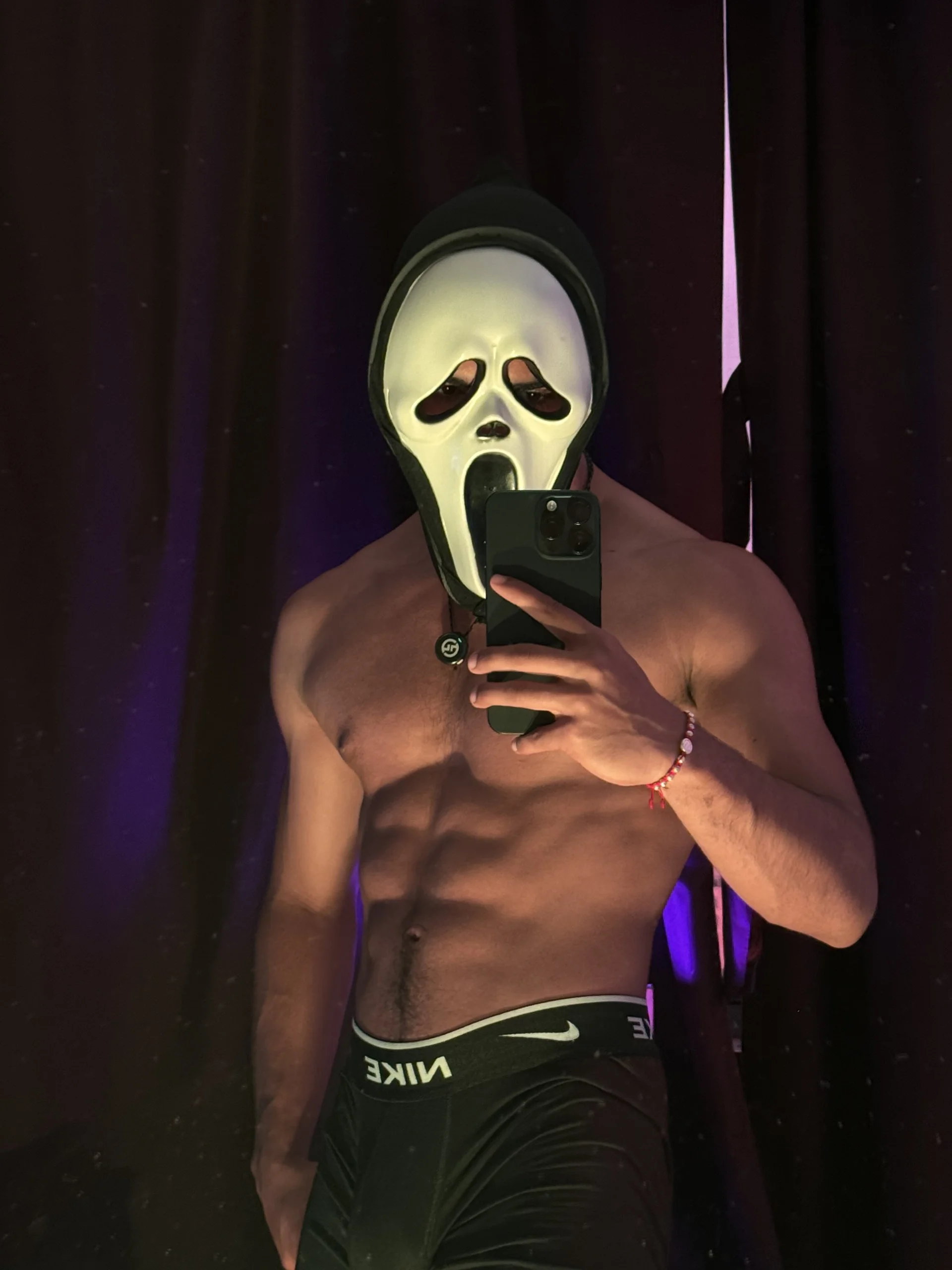Halloween 2027 💀 de Colstorw_  2 Imagens