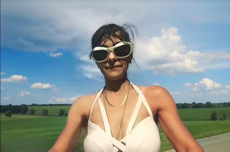 ChantalXOrchid relax girl Pic 2