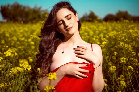 AnnaHarperX kullanıcısının Yellow teasing albümü -  7 fotoğraf