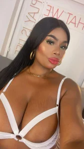 huge_boobs_ebony_ Beautiful sexy woman Pic 3