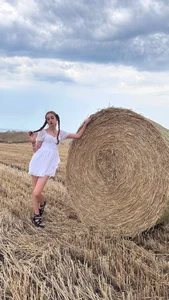 HollyPaw Public Pic 5