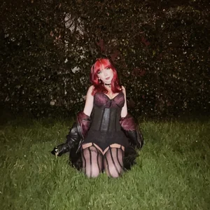 Magic_ivy a photo session on the street under the moonlight 🌛 Poză